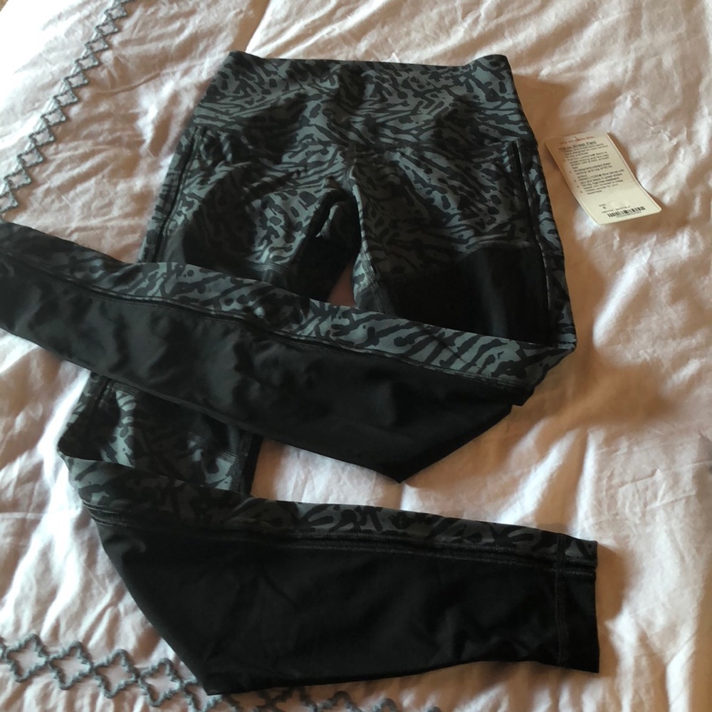 HOT TO STREET PANT Sz 6 LULULEMON